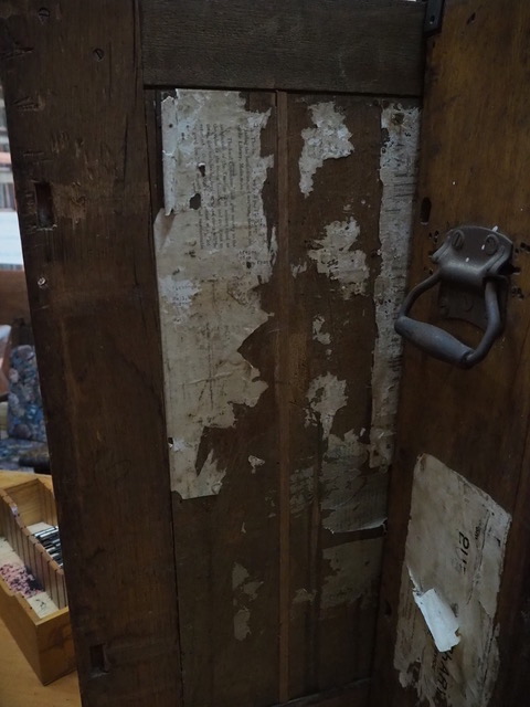 Photograph of side view of surviving travelling library box showing handles of the box